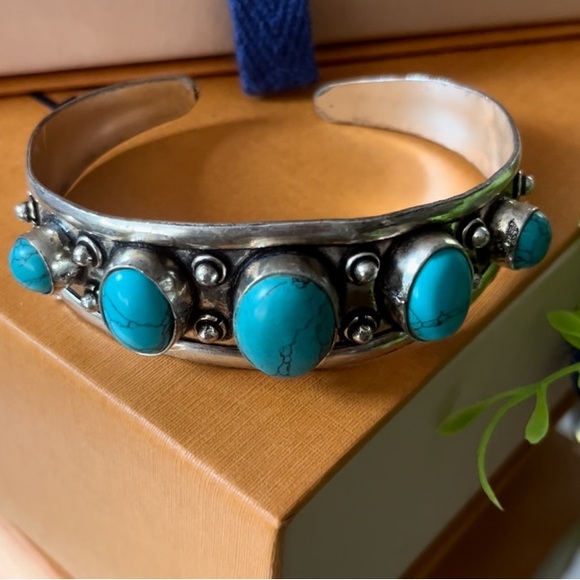 Accessories - 925 Sterling Silver & Turquoise Gem Stone Cuff Bracelet
